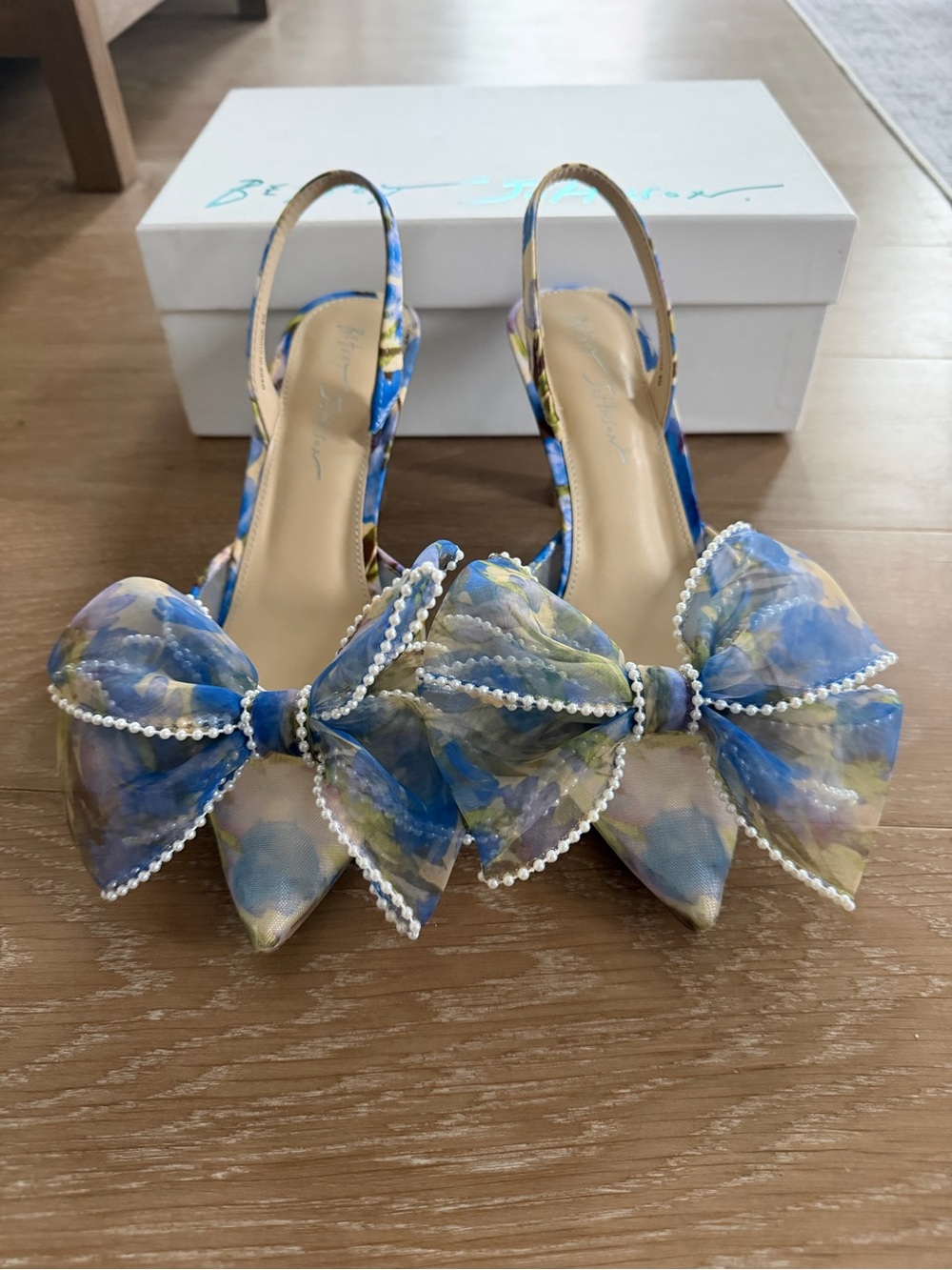Betsey Johnson Blue Floral Bow Slingback Heels - Picture 3 of 7